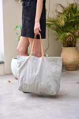 תיק גדול פסים